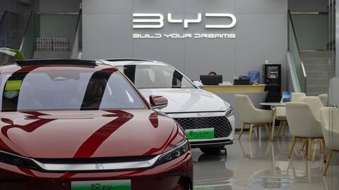 Nhìn BYD tung ô tô điện sạc 5 phút đi 500 km - đối thủ run sợ dần đi là vừa