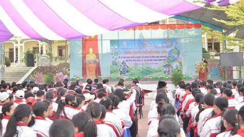 Tuyên truyền sử dụng năng lượng tiết kiệm, hiệu quả tại Trường THCS Mộc Lỵ (Sơn La)