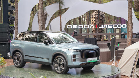 Ở Việt Nam có mẫu xe to ngang CX-5 nhưng ăn xăng 1L/100km, mạnh hơn cả Land Cruiser Prado: Giá thế nào?