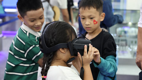 Robot, VR, 3D Mapping: Những điểm chạm công nghệ tại Triển lãm 80 năm