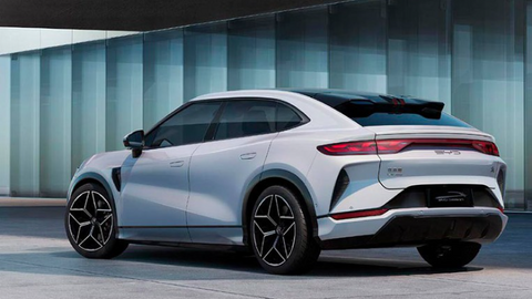 Mẫu xe đắt khách nhất TQ năm 2024: "Ăn" 2,9 lít/100km, chạy 2100km mới cần đổ xăng, sớm về VN?
