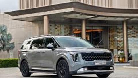 Bảng giá Kia tháng 11/2025: Carnival Hybrid giảm giá niêm yết