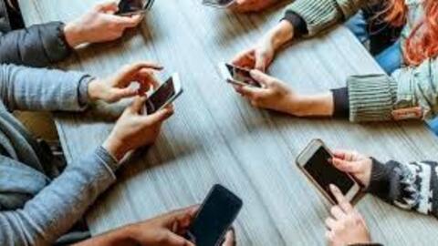 Google phát cảnh báo đến người dùng Android và iPhone