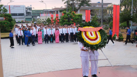 Đoàn đại biểu MTTQ Việt Nam tỉnh Tây Ninh dâng hương tri ân tại Nghĩa trang Liệt sĩ Long An