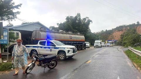 Đèo Ngoạn Mục tiếp tục sạt lở, giao thông tạm thời gián đoạn