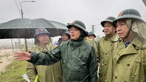 Phó thủ tướng Hồ Quốc Dũng kiểm tra công tác ứng phó mưa lũ tại Khánh Hòa