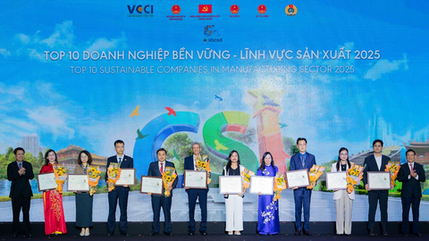 Vinamilk giữ vững vị thế dẫn đầu ESG với danh hiệu 'Ngôi sao CSI 2025'
