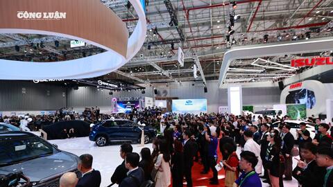 Tiêu thụ ô tô lập đỉnh lịch sử tại Việt Nam