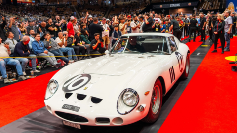 Siêu phẩm Ferrari 250 GTO được bán với giá 38,5 triệu USD tại Mecum