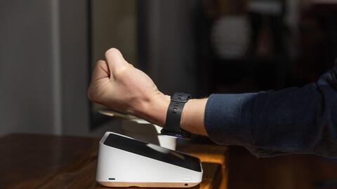 Garmin hợp tác MoMo, mở rộng thanh toán QR trên đồng hồ thông minh