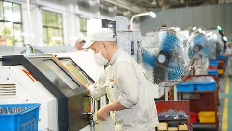 Kinh tế 2 tháng đầu năm: Xuất nhập khẩu, FDI 'sáng màu', doanh nghiệp rút lui vẫn lớn