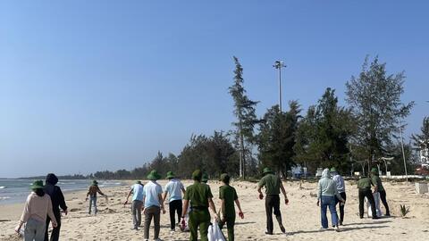 Tuổi trẻ PTSC Quảng Ngãi chung tay làm sạch biển