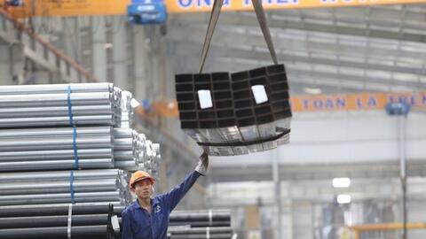 Kim khí TP.HCM - VNSTEEL (HMC) vượt kế hoạch lợi nhuận 2025, vẫn lùi chỉ tiêu 2026 giữa sức ép thép ngoại giá rẻ