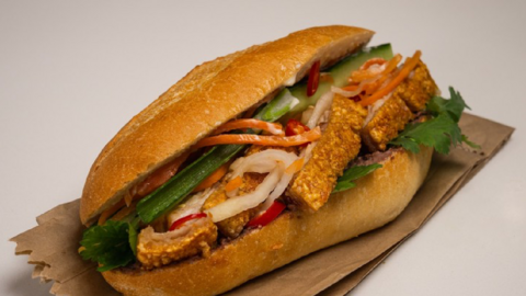 Bánh mì heo quay gây bất ngờ khi lọt top 2 món ngon Đông Nam Á