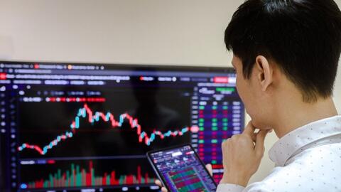 Chứng khoán hôm nay 6/4/2026: VN-Index lùi về sát mốc 1.670 điểm