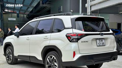 Subaru Forester giảm giá sốc gần 300 triệu đồng