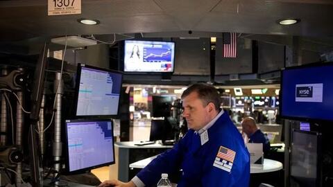 Thị trường chứng khoán Phố Wall bùng nổ kỷ lục khi eo biển Hormuz mở lại