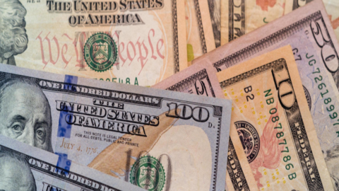 Đồng USD suy yếu nhẹ giữa biến động toàn cầu