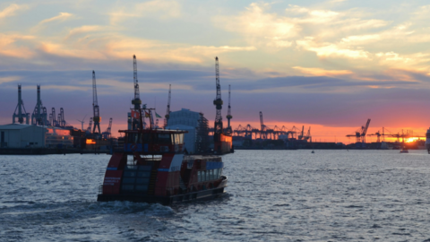 Tàu chở dầu Ấn Độ bị tấn công khi đi qua eo biển Hormuz