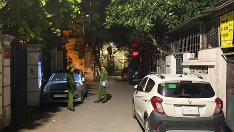 Đỗ xe tại ngõ nhỏ tiềm ẩn nhiều nguy cơ mất an toàn khi xảy ra cháy nổ