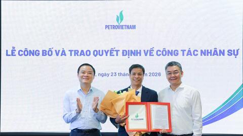 Trao quyết định giao nhiệm vụ Trưởng Ban Thăm dò Khai thác dầu khí Petrovietnam