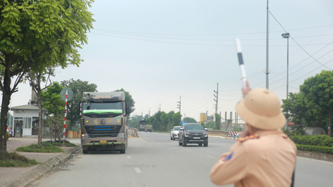 Hà Nội siết kiểm tra xe quá tải trên các tuyến cửa ngõ, nhiều phương tiện bị xử phạt