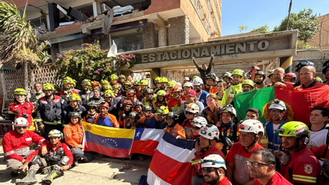 Người đàn ông sống sót kỳ diệu sau 8 ngày kẹt trong đống đổ nát tại Venezuela
