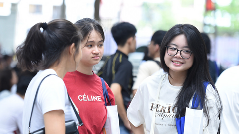 Phụ huynh 'đau đầu' với học phí đại học 2026, có ngành lên tới 180 triệu đồng/năm