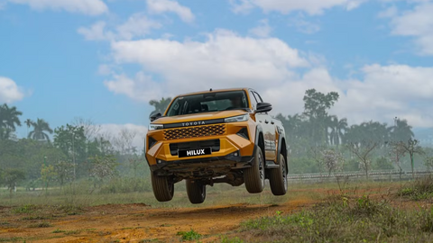 Phân khúc ô tô bán tải: Toyota Hilux lại phá thế độc tôn của Ford Ranger