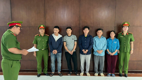 TP Hồ Chí Minh: Khởi tố 5 đối tượng trong đường dây sản xuất phụ gia thực phẩm giả quy mô lớn