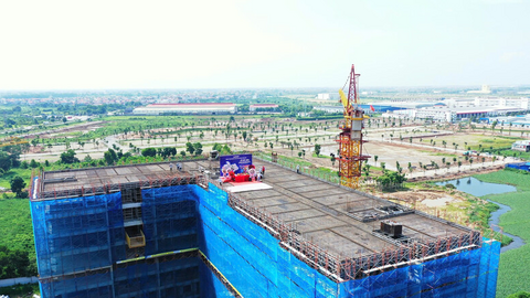 Hòa Phát cất nóc công trình nhà ở xã hội Khu công nghiệp Yên Mỹ II