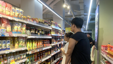 Giá xăng giảm, vì sao thực phẩm vẫn "neo" giá?