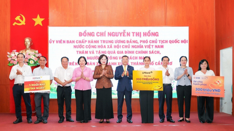 LPBank đóng góp 15 tỷ đồng chăm lo người có công, nối dài hành trình "Đền ơn đáp nghĩa"
