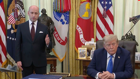 Ông Trump ký hai sắc lệnh mới siết quyền công dân theo nơi sinh