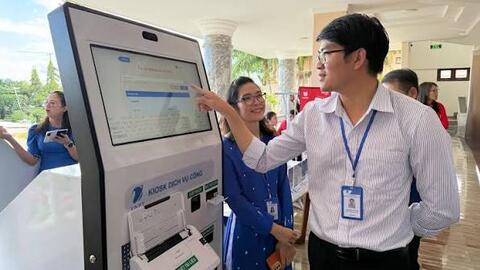 Kiosk hành chính công thông minh: Từng bước chuyển từ hồ sơ giấy sang sử dụng dữ liệu số