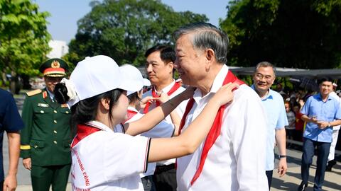 Tổng Bí thư, Chủ tịch nước Tô Lâm dâng hương tưởng nhớ Chủ tịch Hồ Chí Minh