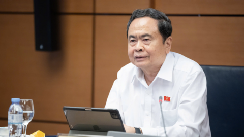 Chủ tịch Quốc hội: Mở rộng khu vực cấm khói thuốc, xử phạt nghiêm như kinh nghiệm từ Singapore