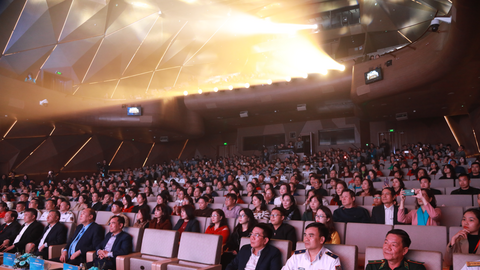 Sân khấu hiện đại – cảm xúc truyền thống: Dấu ấn chương trình nghệ thuật “Thiêng liêng biển đảo Việt Nam”