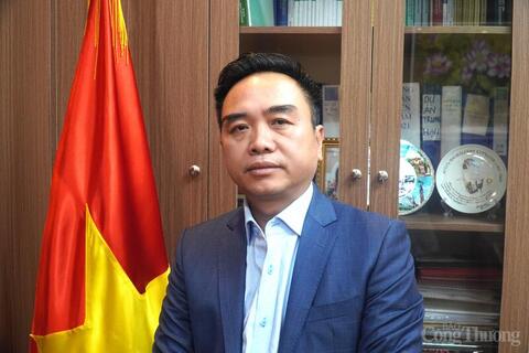 <a href="/dau-tu" title="Đầu tư" rel="dofollow">Đầu tư</a>