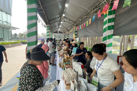 <a href="/tieu-dung" title="Tiêu dùng" rel="dofollow">Tiêu dùng</a>