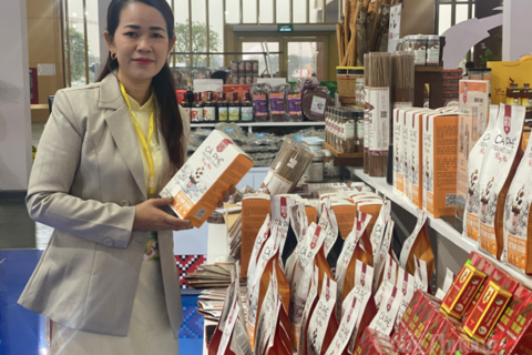 <a href="/tieu-dung" title="Tiêu dùng" rel="dofollow">Tiêu dùng</a>