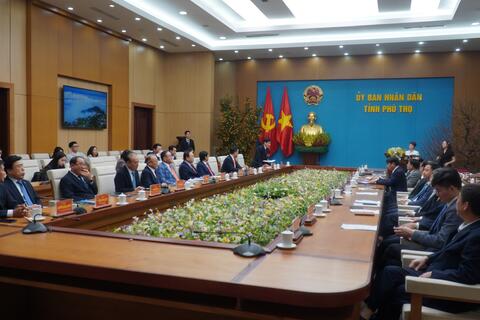 <a href="/dau-tu" title="Đầu tư" rel="dofollow">Đầu tư</a>