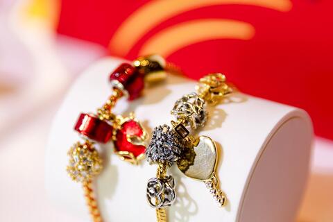 <a href="/kinh-doanh" title="Kinh doanh" rel="dofollow">Kinh doanh</a>