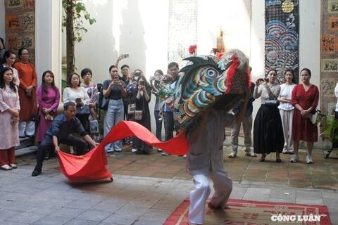 <a href="/thong-tin-247" title="Thông tin 247" rel="dofollow">Thông tin 247</a>