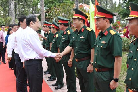 <a href="/thong-tin-247" title="Thông tin 247" rel="dofollow">Thông tin 247</a>