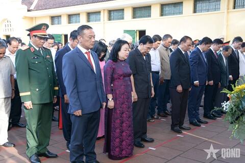 <a href="/thong-tin-247" title="Thông tin 247" rel="dofollow">Thông tin 247</a>