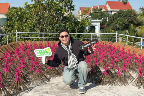 <a href="/tieu-dung" title="Tiêu dùng" rel="dofollow">Tiêu dùng</a>