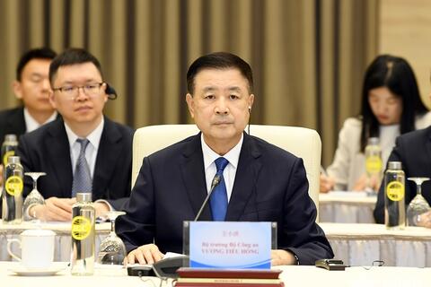 <a href="/thong-tin-247" title="Thông tin 247" rel="dofollow">Thông tin 247</a>