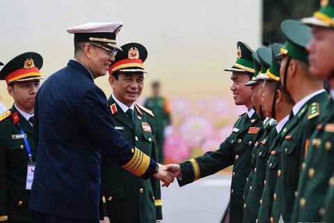 <a href="/thong-tin-247" title="Thông tin 247" rel="dofollow">Thông tin 247</a>