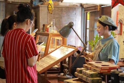 <a href="/tieu-dung" title="Tiêu dùng" rel="dofollow">Tiêu dùng</a>